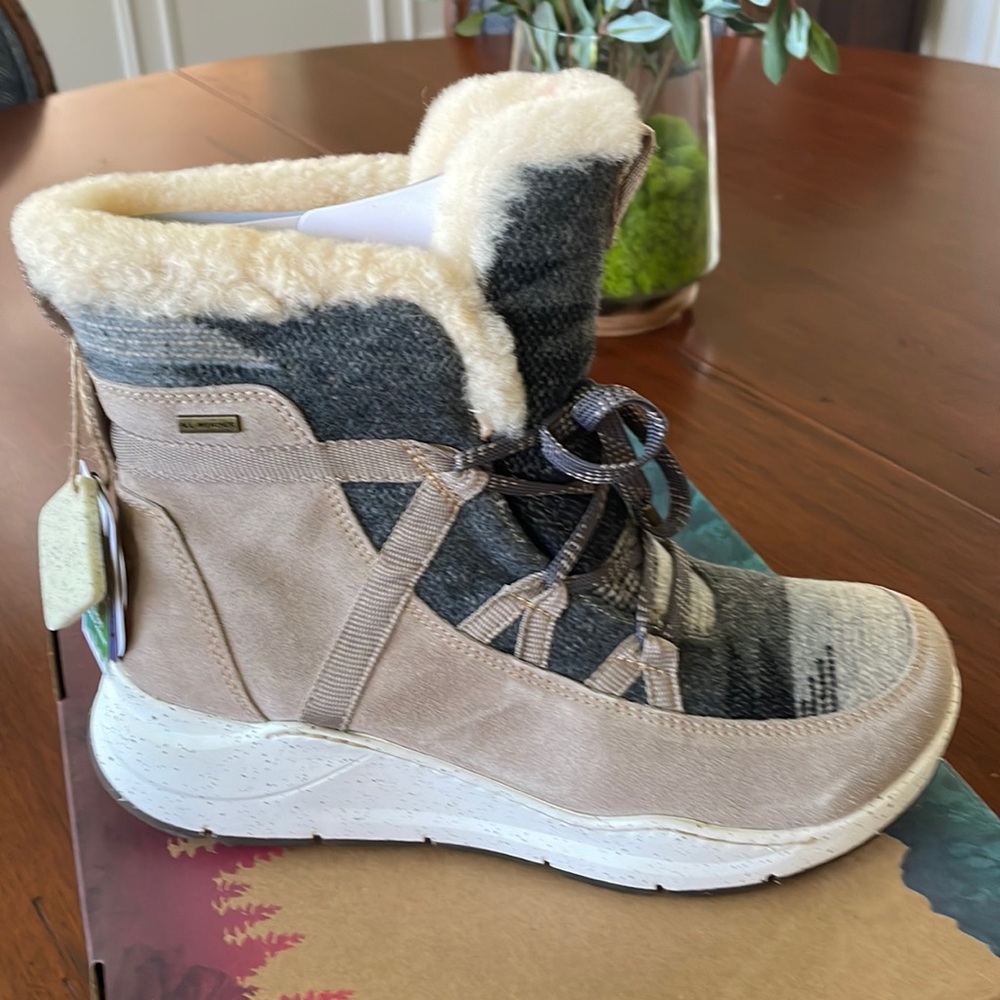 Bionica Women’s winter all weather insulated boot size 11 Olesha Baywater